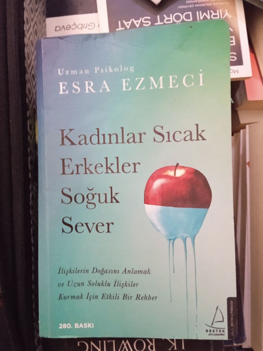 Kadınlar Sıcak Erkekler Soğuk Sever - Esra Ezmeci ikinci el kitap