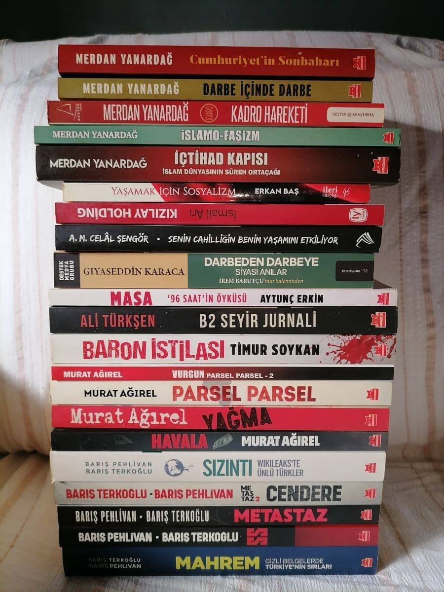 Türk Siyaseti Üzerine 21 Kitap - Muhtelif ikinci el kitap