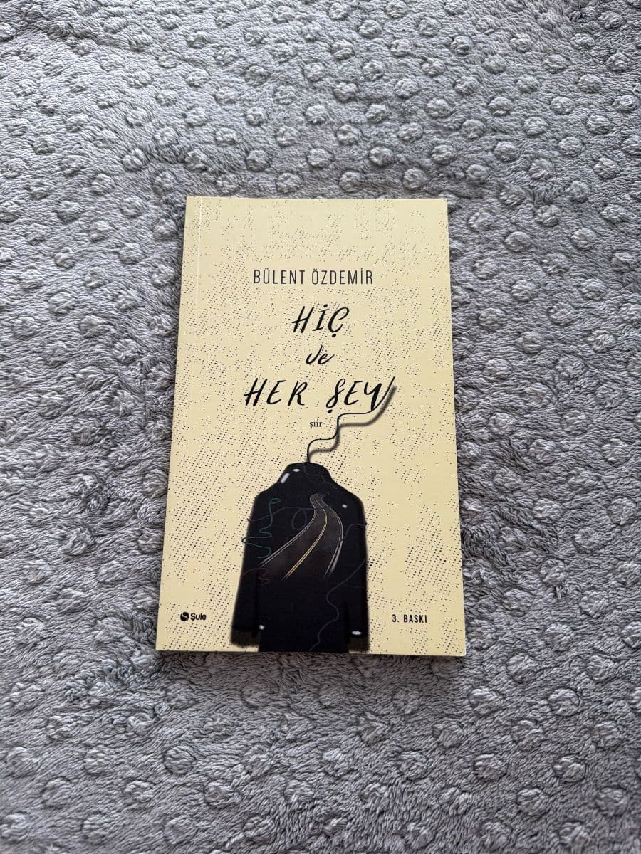 Hic ve Her Sey - Bülent Özdemir ikinci el kitap