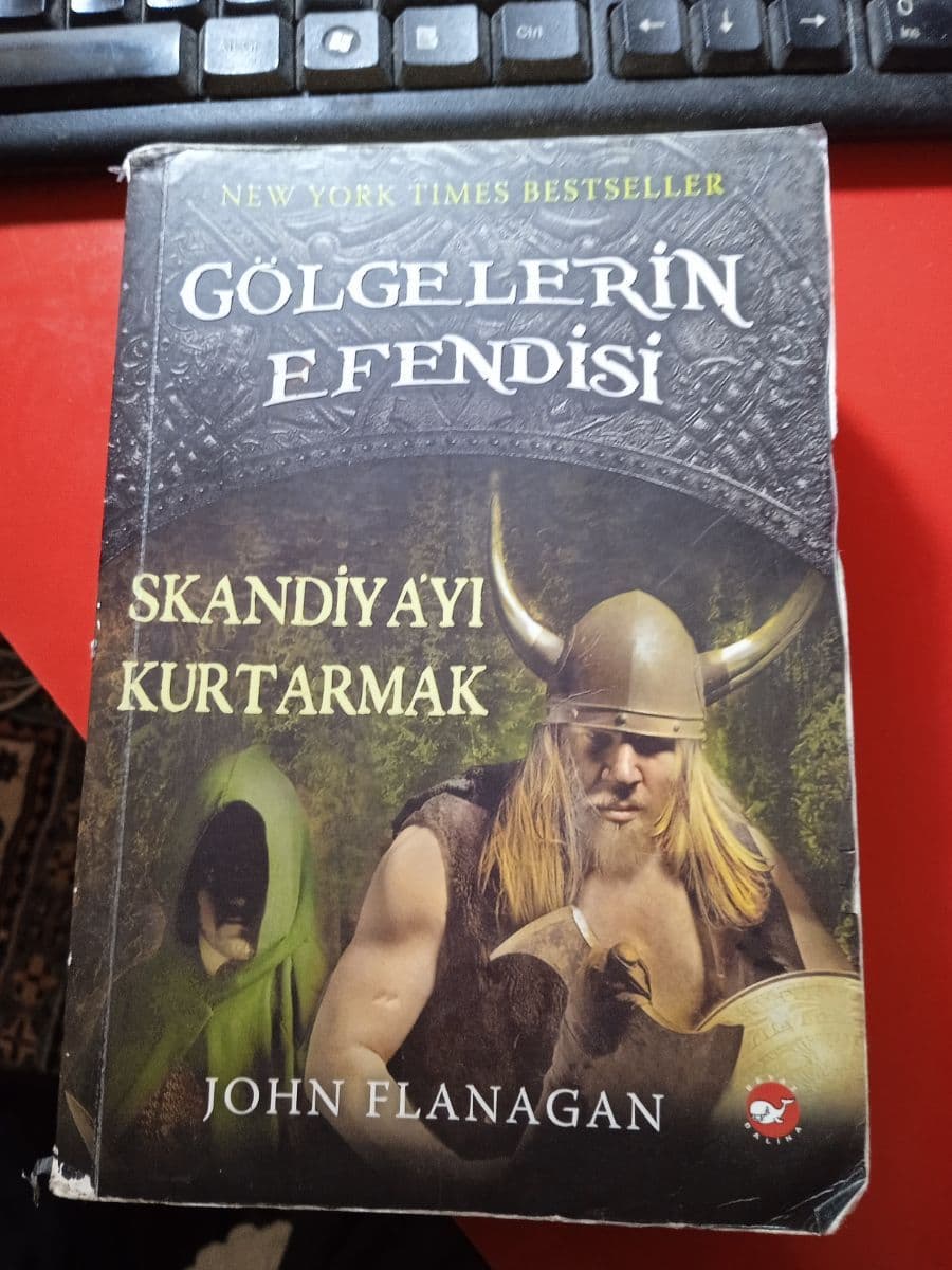 Golgelerin Efendisi 4 - Skandiya'yi Kurtarmak - John Flanagan Cagdas Ozkan ikinci el kitap