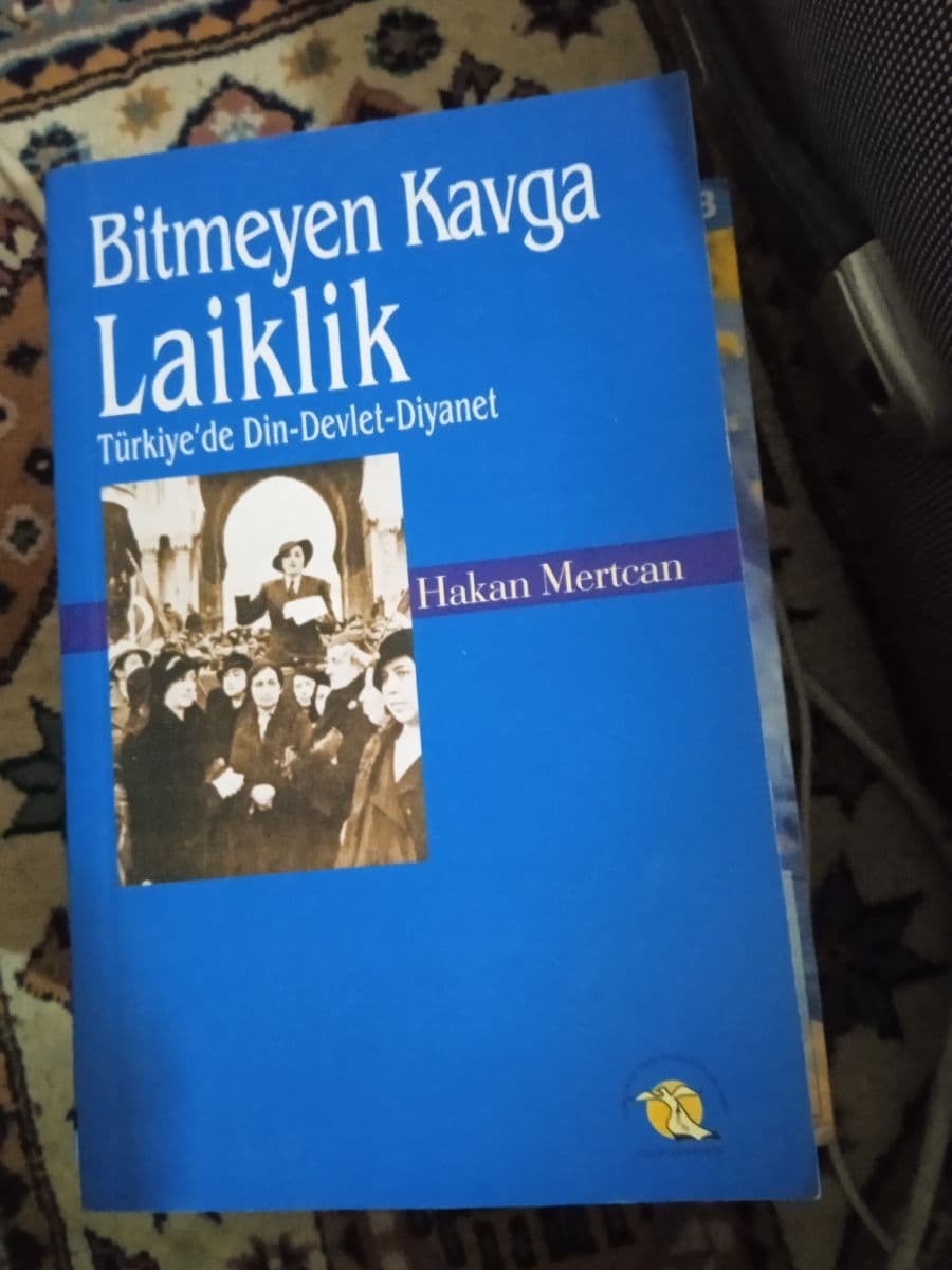 Bitmeyen kavga laiklik - Hakan Mertcan ikinci el kitap