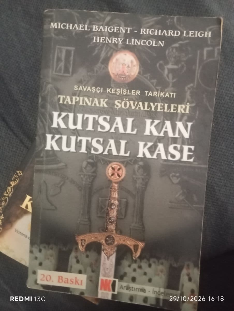 Kutsal kan kutsal kase - Michael Baigent, Richard Leigh, Henry Lincoln, Batur Özdinç, Yasemin Güneş Dulkadir ikinci el kitap