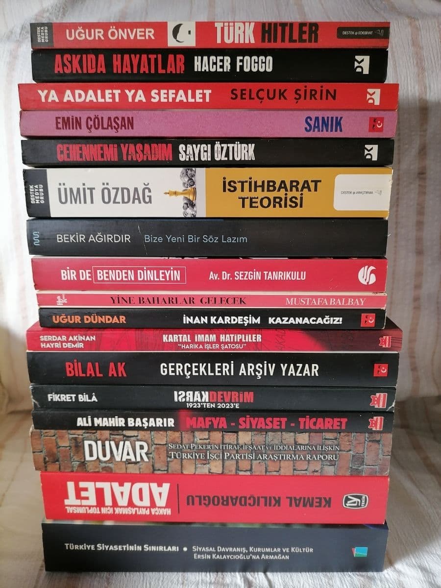 Türk Siyaseti Üzerine 17 Kitap - Muhtelif ikinci el kitap