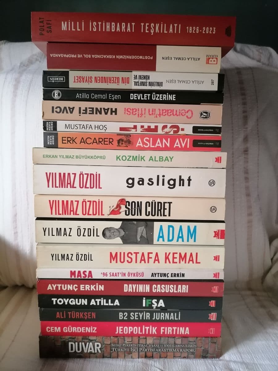 Türk Siyaseti Üzerine 18 Kitap - Muhtelif ikinci el kitap